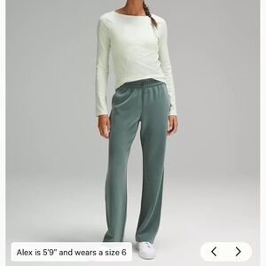 Green Lululemon Softstreme High-Rise Pant
Regular Size 8